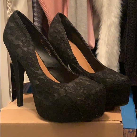 Lace high heals - Picture 2 of 2